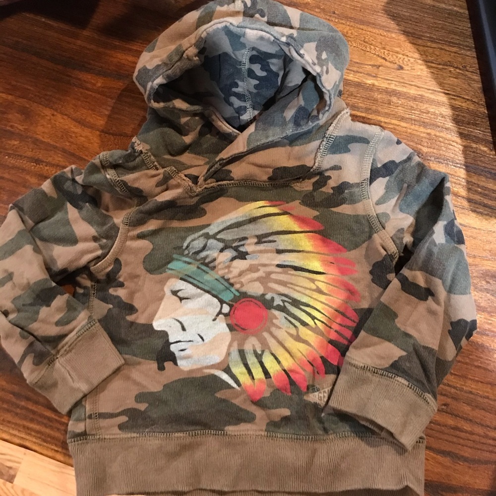 🎈RUUM Camo Sweatshirt